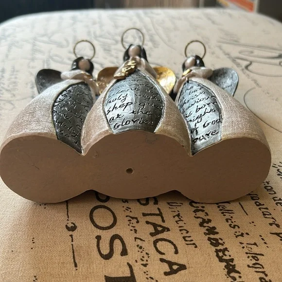 Trio of Angels Figurine with Dangling Love Charm ✨ Gorgeous Piece! 💛 - Picture 13 of 15